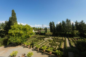 3bdrm luxury Apartment in Tuscan Villa,Private Estate, shared Swimmingpool